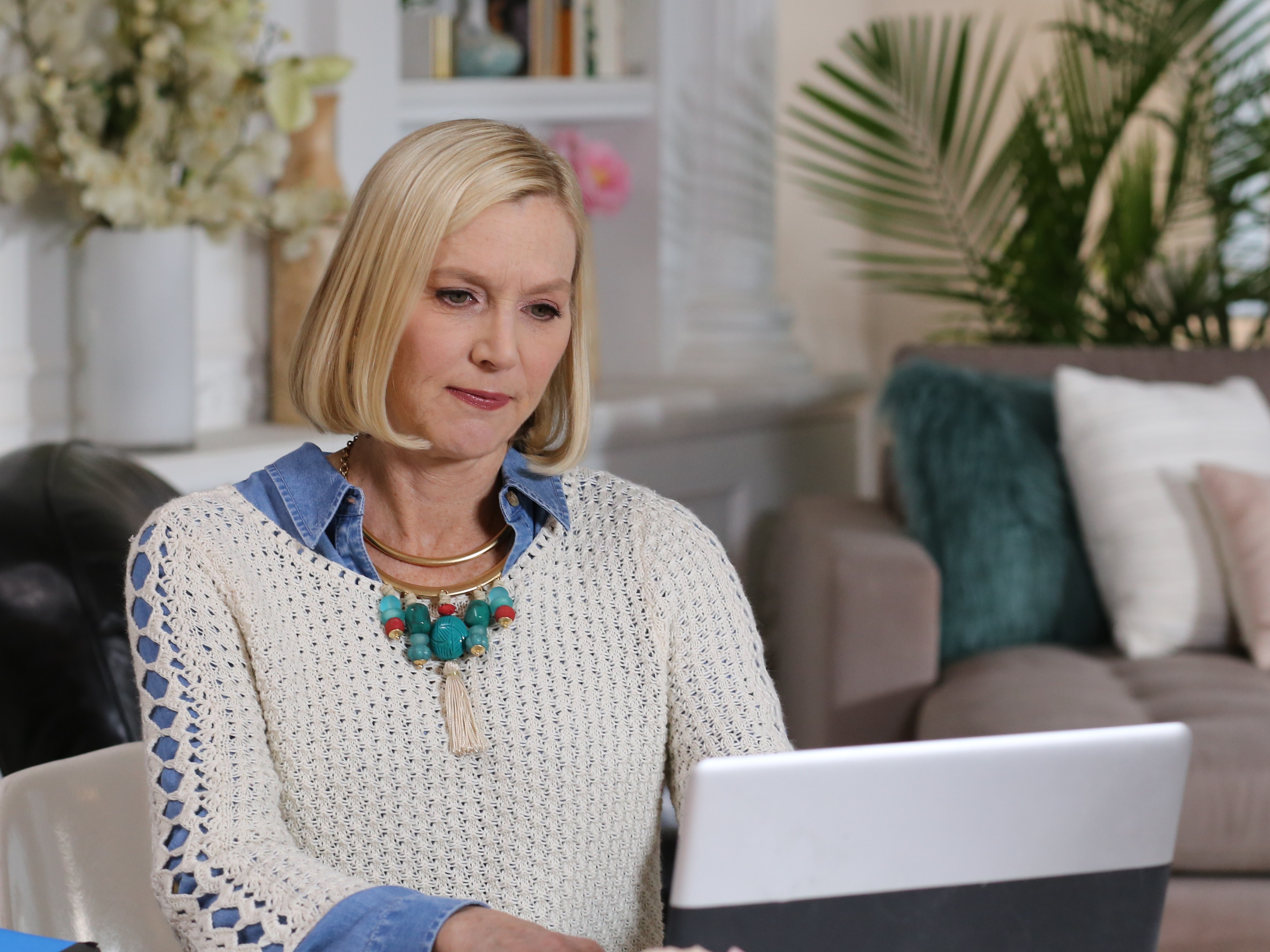 Chico's Apparel logo